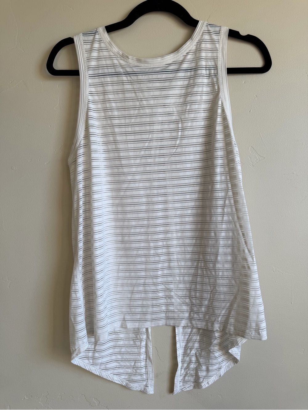Women's Lululemon Meet Halfway Workout Tank Size Small (Estimated)